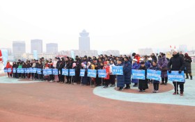 第十一届全国大众冰雪季内蒙古自治区大众速度滑冰联赛总决赛盛大启幕